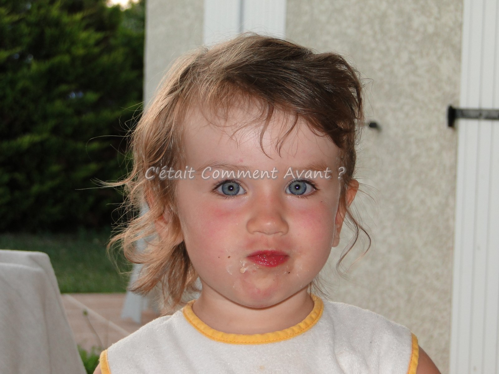 Rhoo ses yeux (mais c'est quoi cette coiffure ?!)