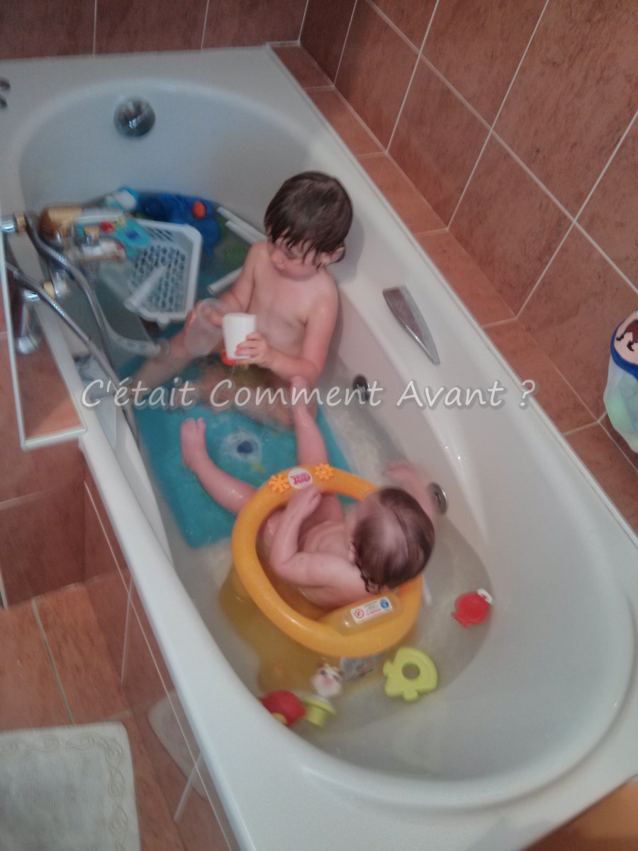 les 2 dans le bain, pour leur plus grand plaisir !