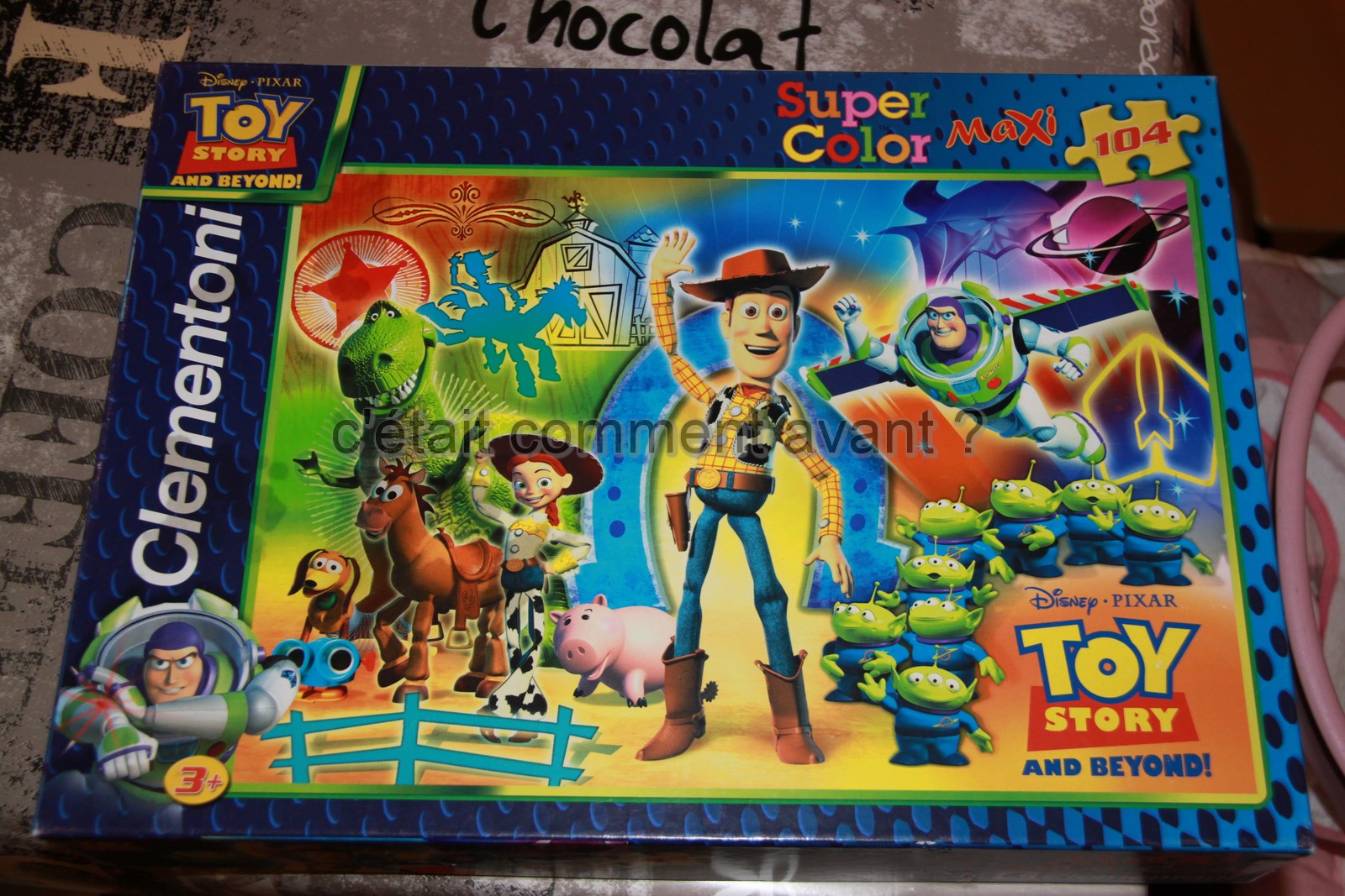 un puzzle toy story, ses personnages préférés. Beaucoup de pièces mais grosses et on l'a fait ensemble, elle commence à bien y arriver !