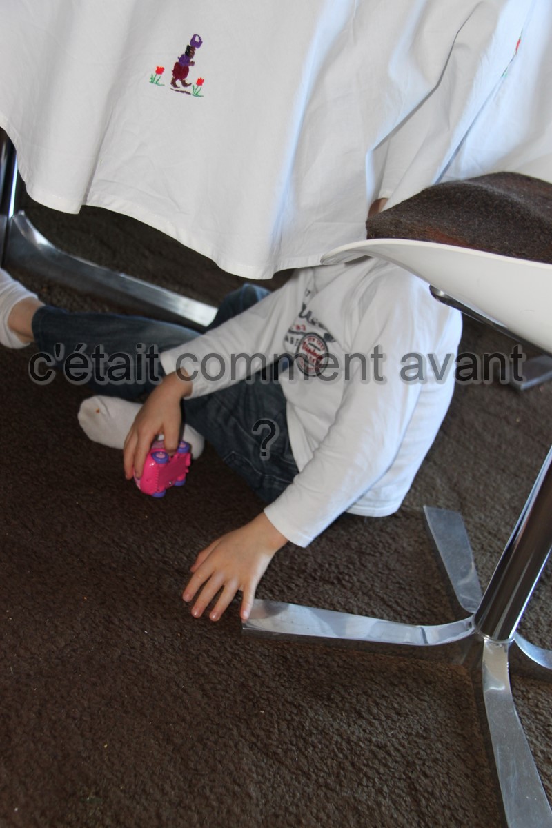 Se cacher sous la table pour tirer les rois, mon neveu est fan !