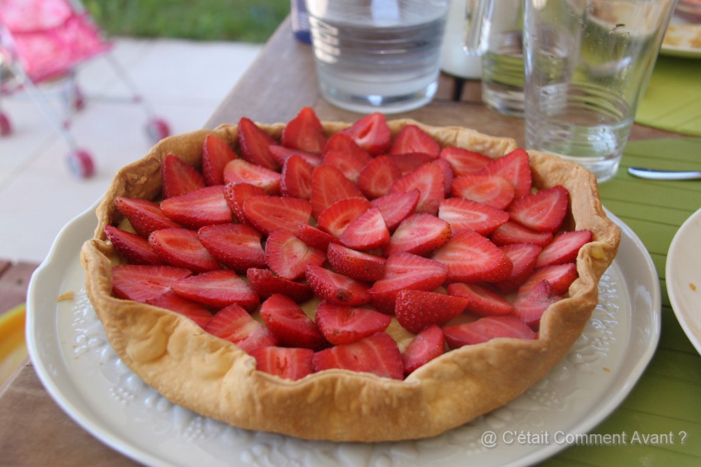 Manger la tarte aux fraises faite maison