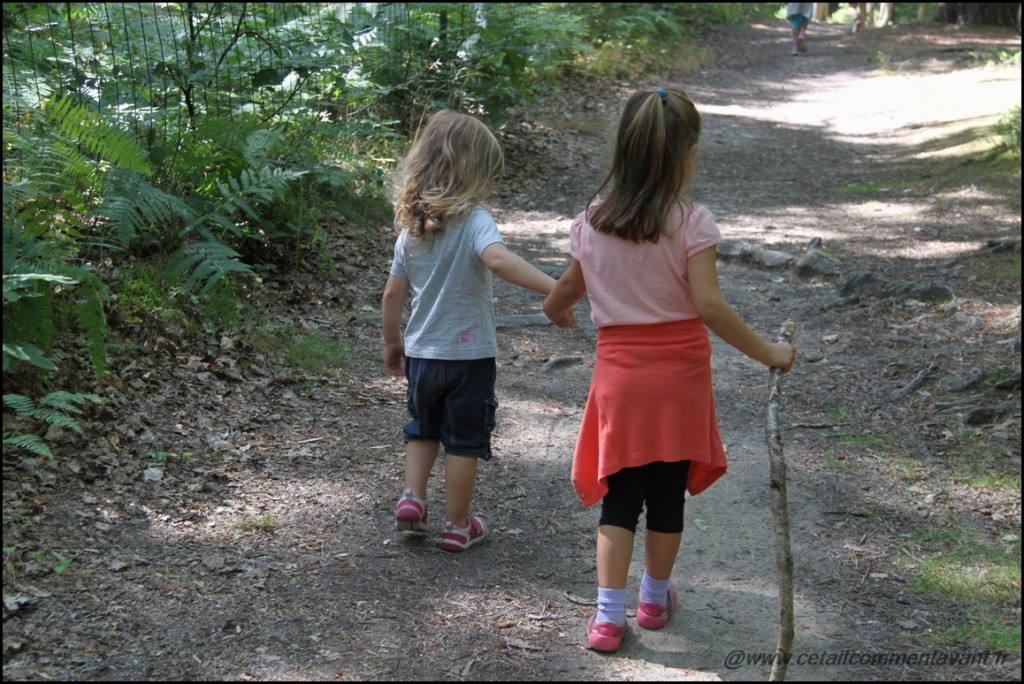 Marcher avec sa cousine