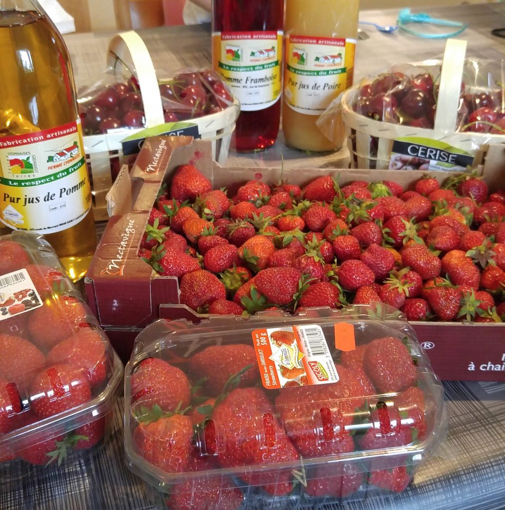 Profiter de la coopérative pour faire le plein de fruits rouges et de jus de fruits. 