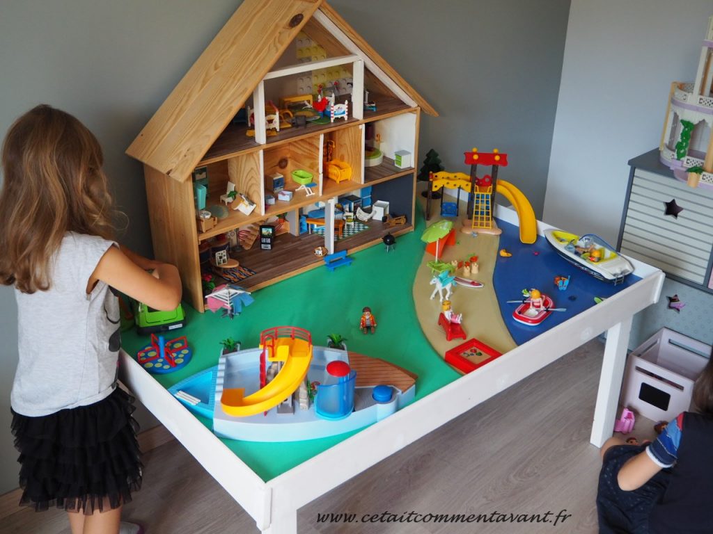 Remercier Papy pour la super table de jeu playmobil