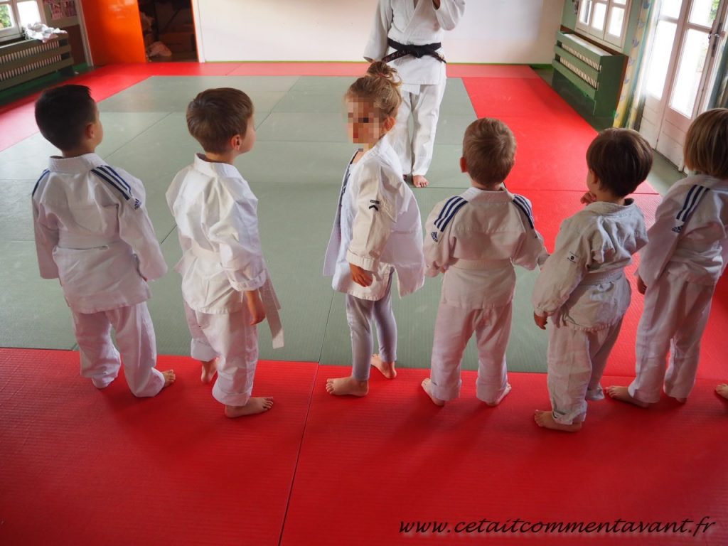 Franchir un premier cap en acceptant de mettre la veste de kimono ...(après de longues tractations !)